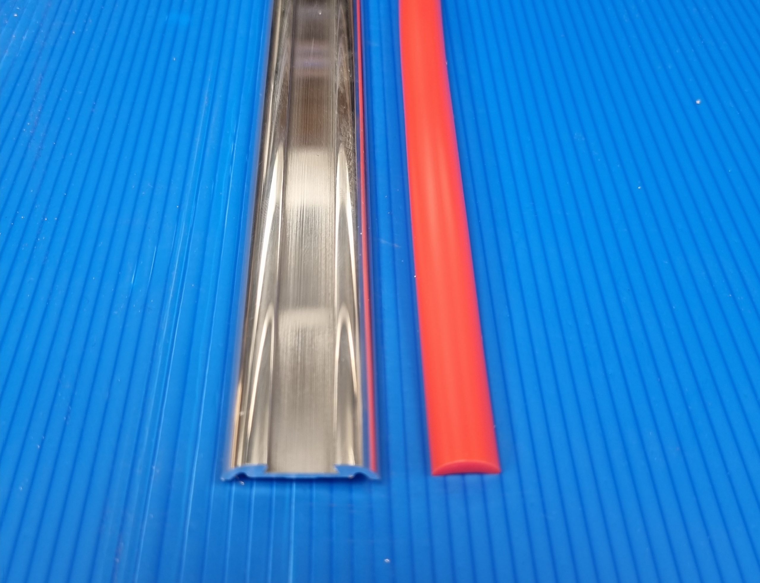 Polished Herzim Rail + Red PVC Insert - Image 6